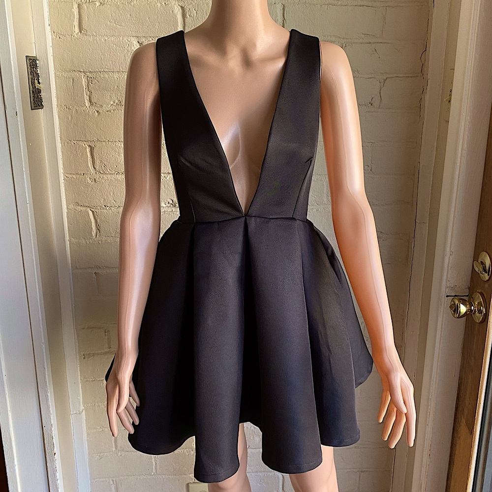 Neiman Marcus black plunging neckline black formal dress sz small cocktail